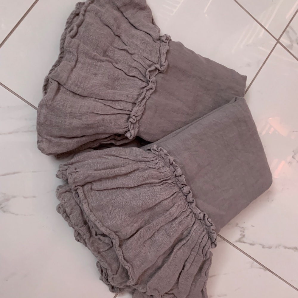 Bella Notte Linen Whisper Pillowcases in French Grey - Picture 2 of 4